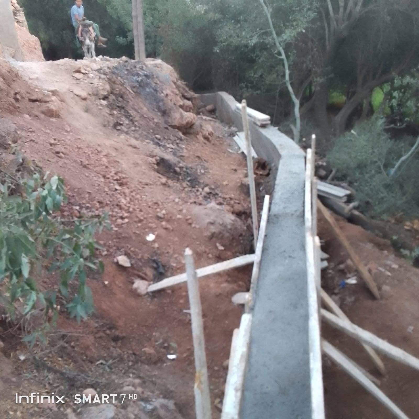 Participation des habitants aux travaux de la route